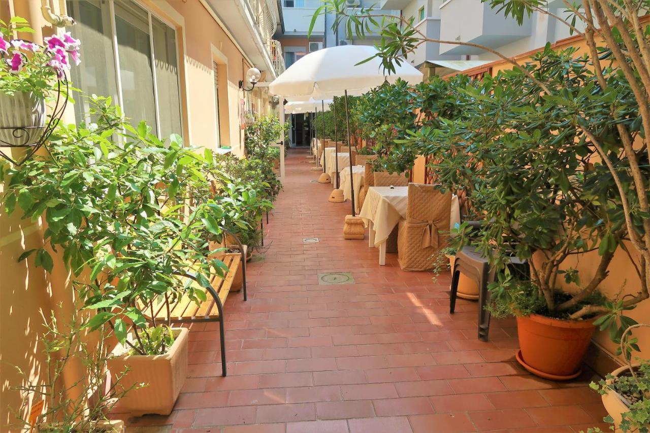 Hotel Tahiti Viareggio Exterior foto