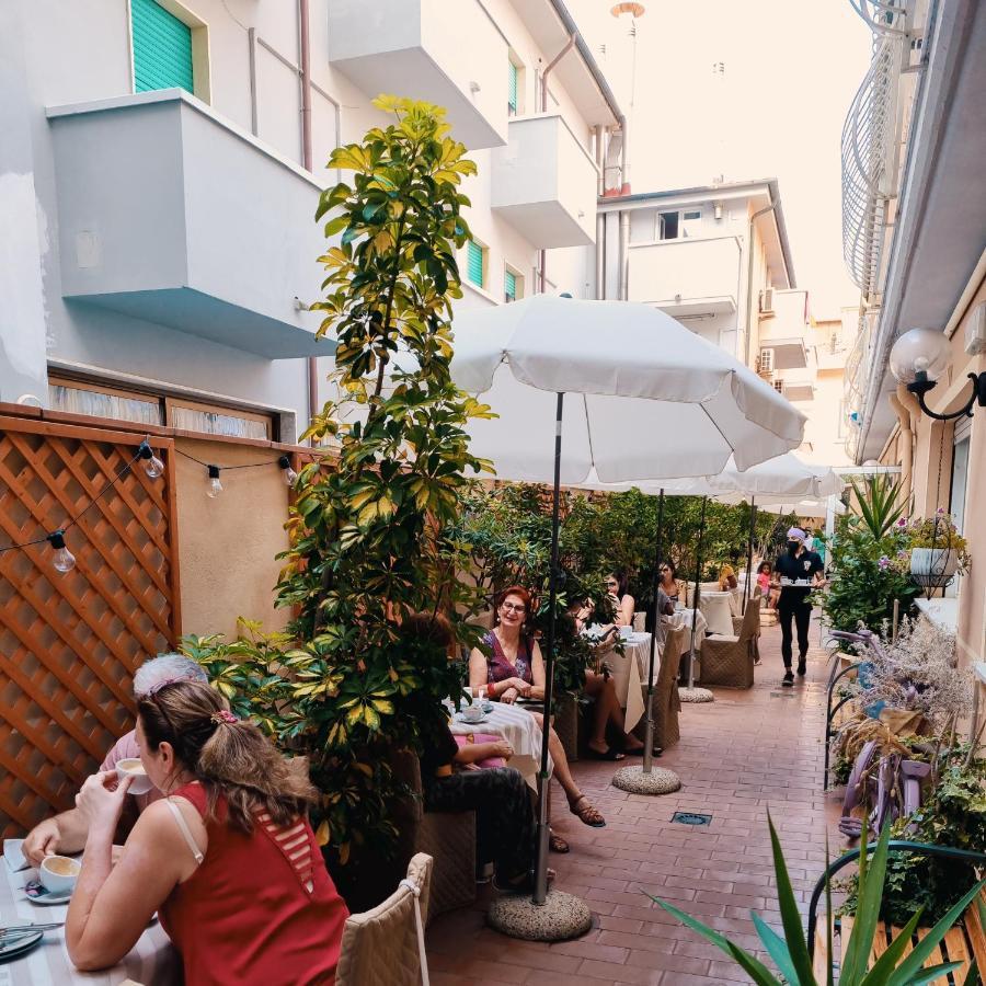 Hotel Tahiti Viareggio Exterior foto